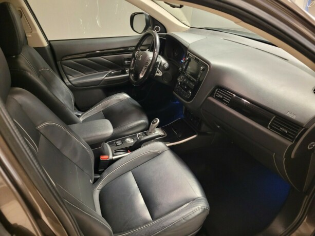 mitsubishi-outlander-elektrisitetbensin-2016-big-13