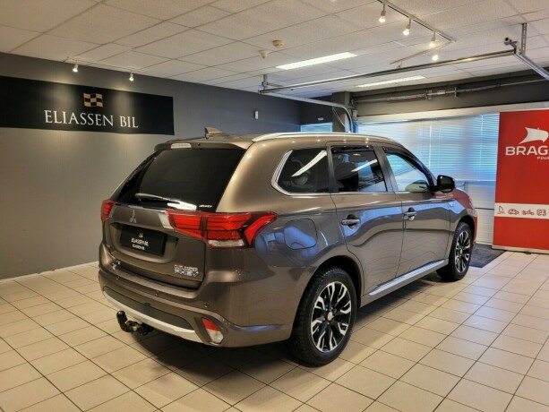mitsubishi-outlander-elektrisitetbensin-2016-big-4