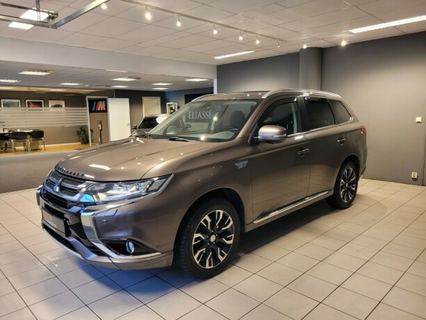 mitsubishi-outlander-elektrisitetbensin-2016-big-7