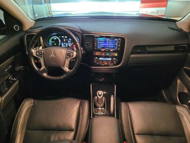 mitsubishi-outlander-elektrisitetbensin-2016-big-26