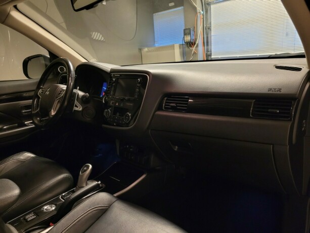 mitsubishi-outlander-elektrisitetbensin-2016-big-11