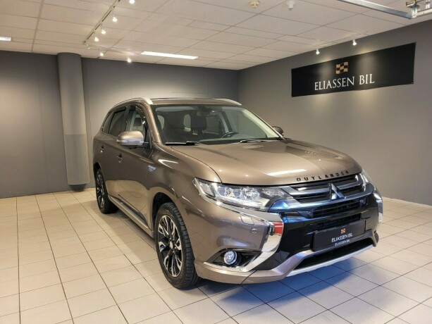 mitsubishi-outlander-elektrisitetbensin-2016-big-9