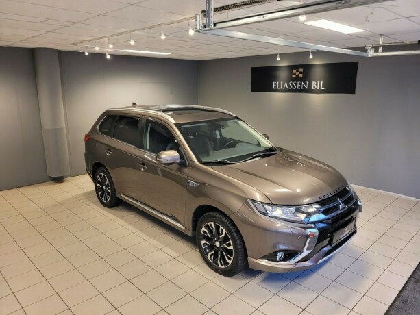 mitsubishi-outlander-elektrisitetbensin-2016-big-1