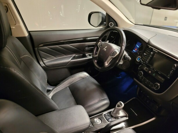 mitsubishi-outlander-elektrisitetbensin-2016-big-12