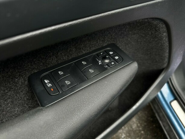 volvo-xc-40-elektrisitet-2023-big-18