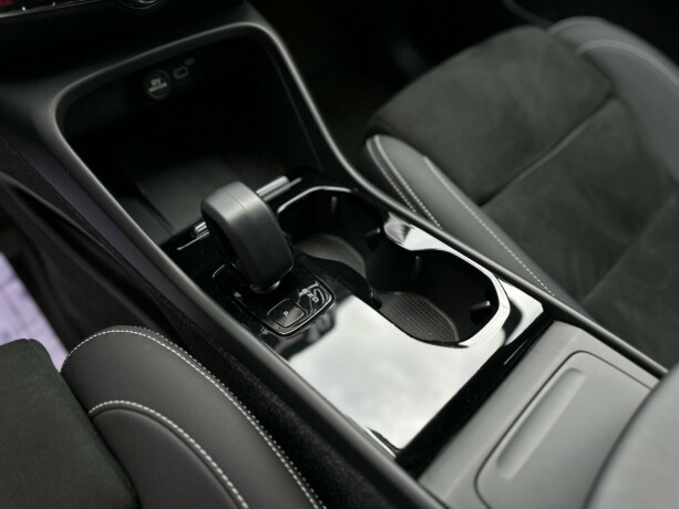 volvo-xc-40-elektrisitet-2023-big-23