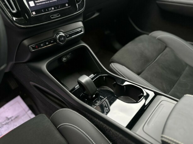 volvo-xc-40-elektrisitet-2023-big-24