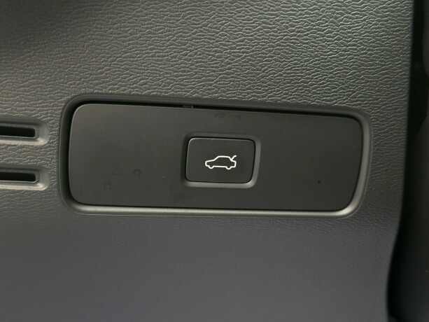 volvo-xc-40-elektrisitet-2023-big-19