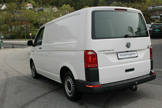 volkswagen-transporter-diesel-2017-big-3