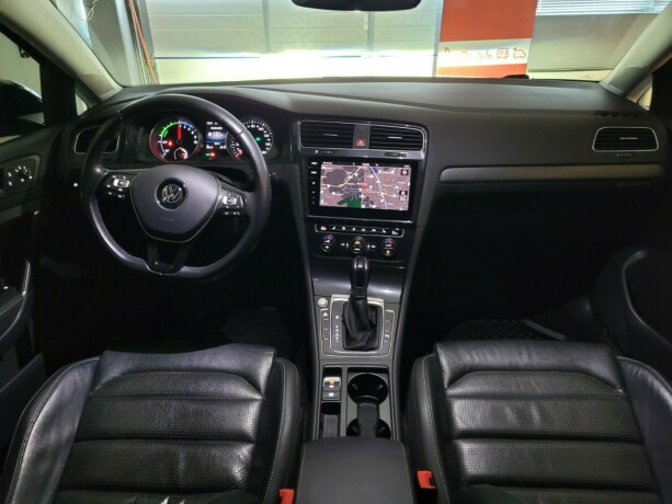 volkswagen-golf-elektrisitet-2018-big-26
