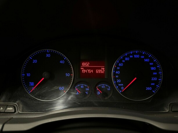 volkswagen-golf-diesel-2005-big-15