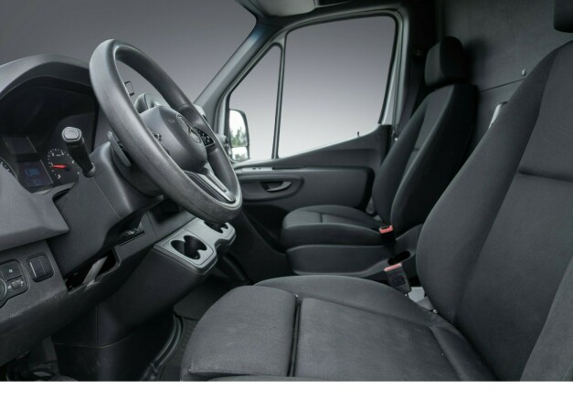 mercedes-benz-sprinter-diesel-2019-big-17