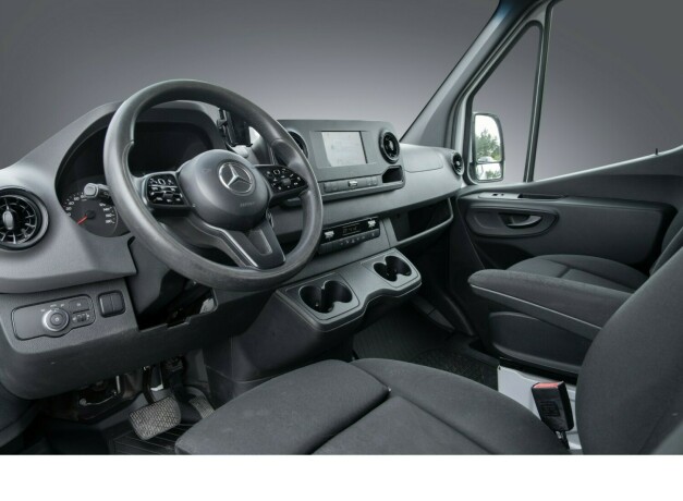 mercedes-benz-sprinter-diesel-2019-big-12