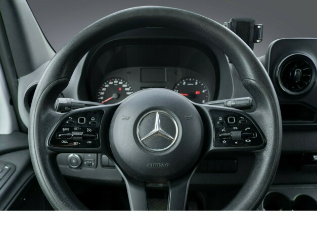 mercedes-benz-sprinter-diesel-2019-big-13