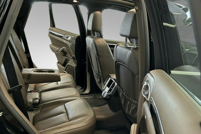 porsche-cayenne-diesel-2011-big-13