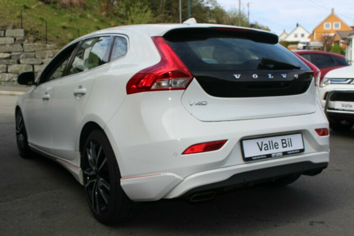 volvo-v40-diesel-2013-big-2