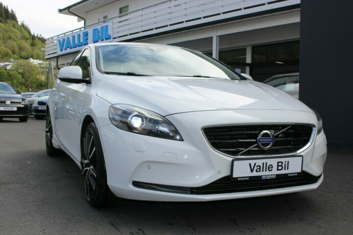 volvo-v40-diesel-2013-big-0
