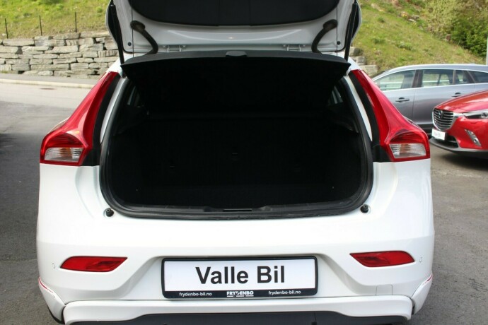 volvo-v40-diesel-2013-big-4