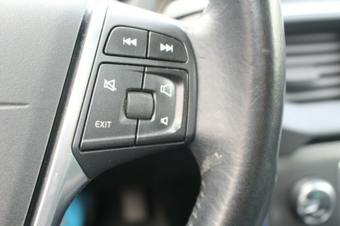 volvo-v40-diesel-2013-big-11