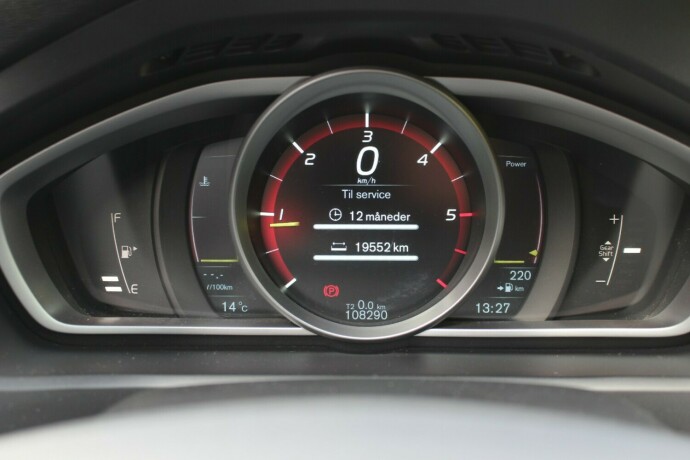 volvo-v40-diesel-2013-big-9