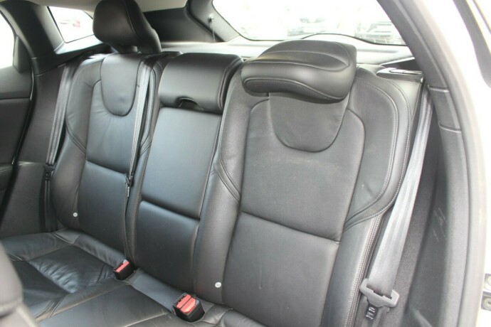 volvo-v40-diesel-2013-big-5