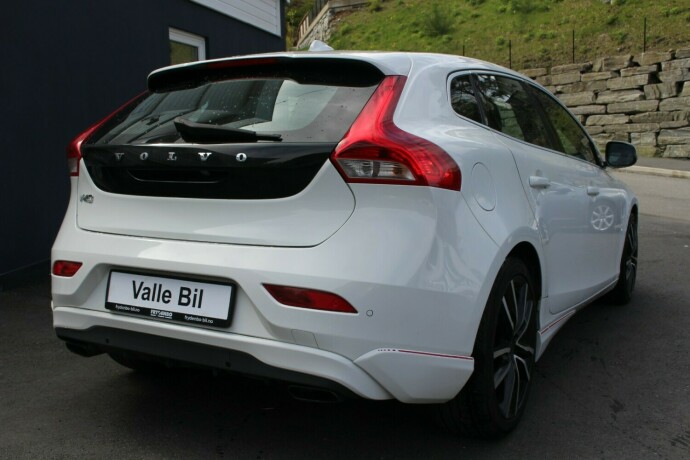 volvo-v40-diesel-2013-big-3