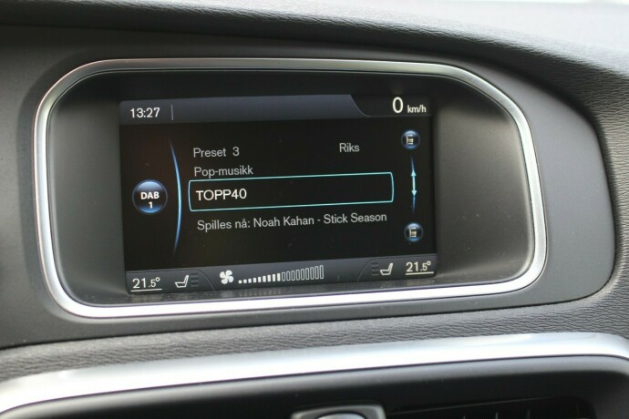 volvo-v40-diesel-2013-big-12