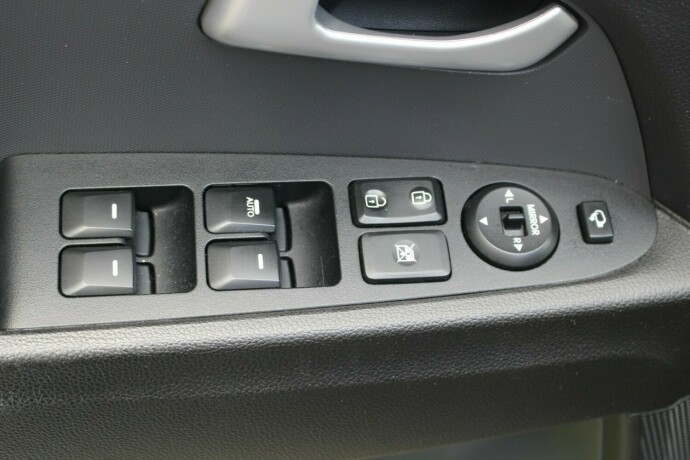 kia-sportage-bensin-2015-big-7