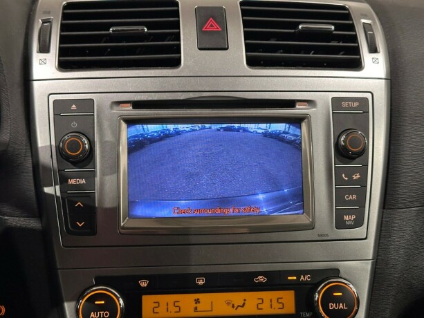toyota-avensis-diesel-2012-big-18