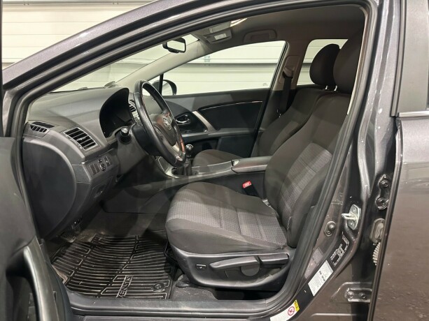 toyota-avensis-diesel-2012-big-7