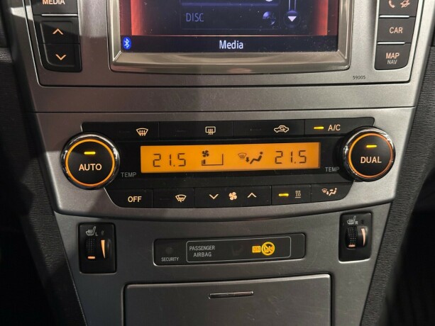 toyota-avensis-diesel-2012-big-21