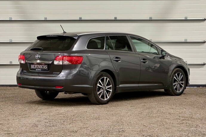 toyota-avensis-diesel-2012-big-2