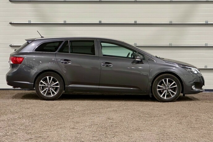 toyota-avensis-diesel-2012-big-1