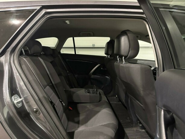 toyota-avensis-diesel-2012-big-10