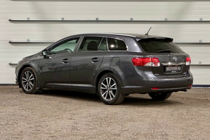 toyota-avensis-diesel-2012-big-3