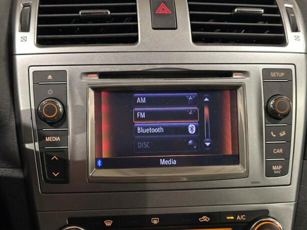 toyota-avensis-diesel-2012-big-19