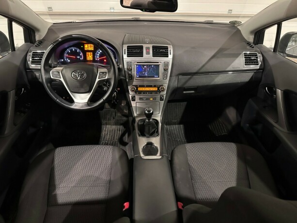 toyota-avensis-diesel-2012-big-14