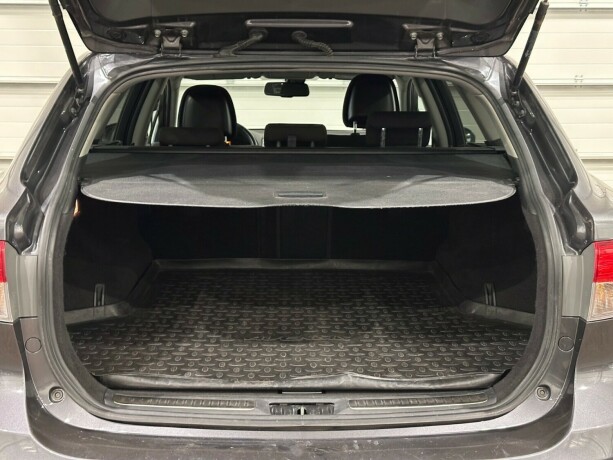 toyota-avensis-diesel-2012-big-11