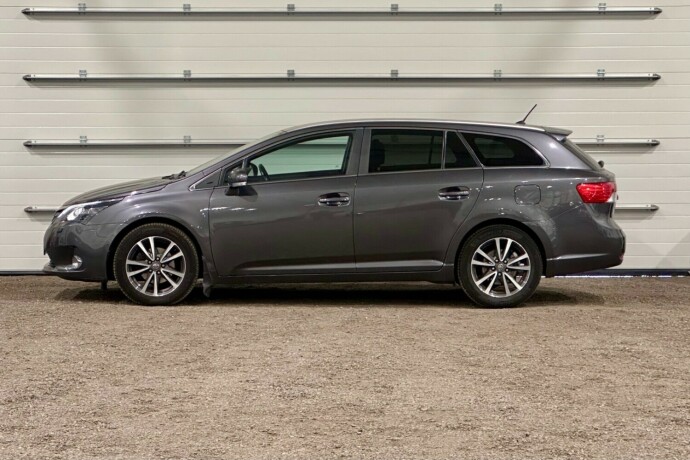 toyota-avensis-diesel-2012-big-4