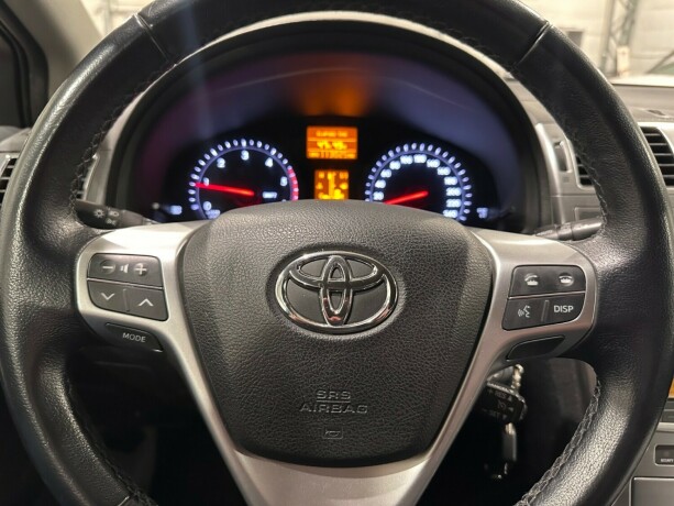 toyota-avensis-diesel-2012-big-15