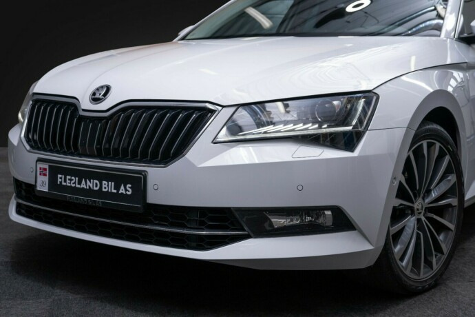 skoda-superb-bensin-2018-big-2