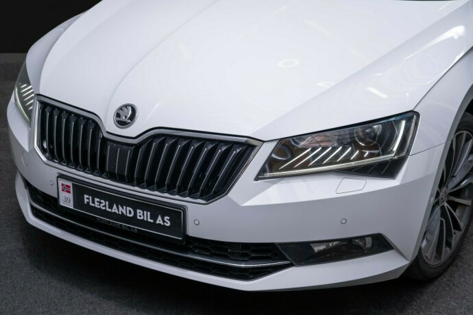 skoda-superb-bensin-2018-big-4