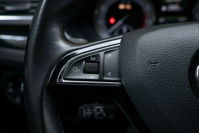 skoda-superb-bensin-2018-big-15