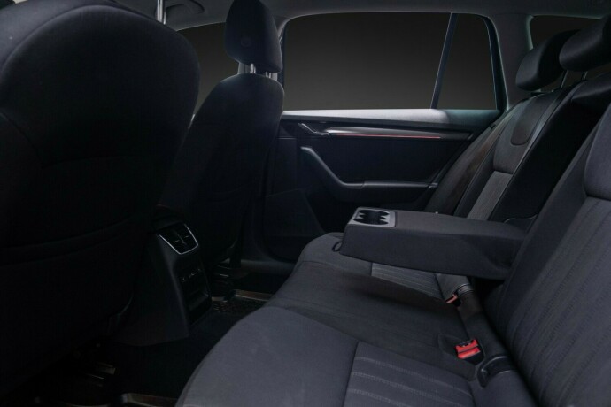 skoda-octavia-diesel-2019-big-28