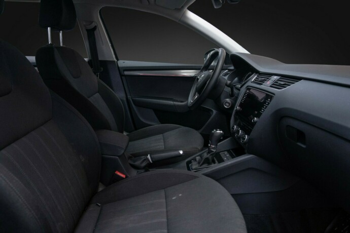 skoda-octavia-diesel-2019-big-30