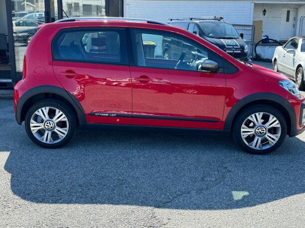 volkswagen-up-bensin-2018-big-3