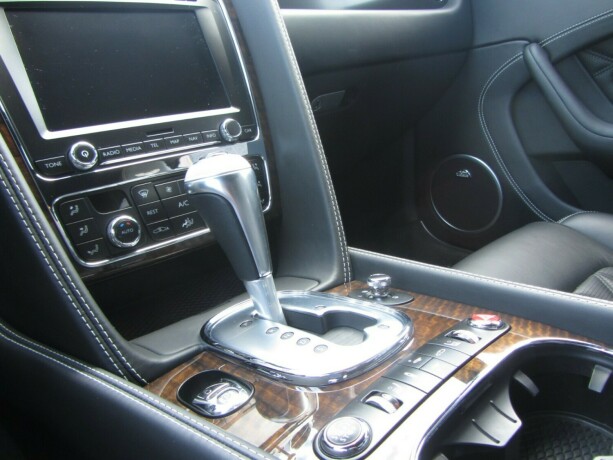 bentley-continental-bensin-2013-big-10