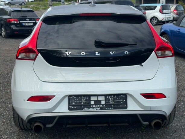 volvo-v40-diesel-2014-big-3