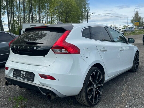 volvo-v40-diesel-2014-big-4