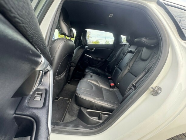 volvo-v40-diesel-2014-big-10